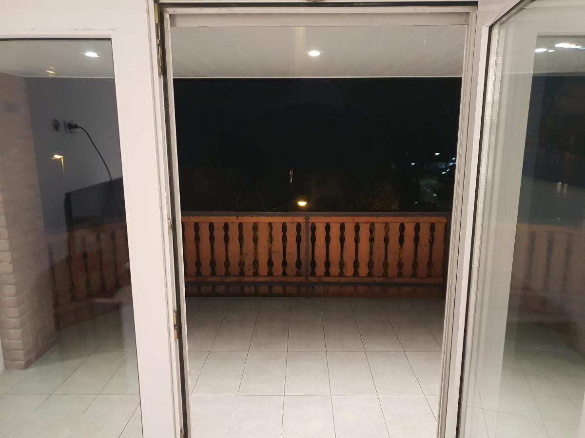 Ferienwohnung Mit Jacuzzi Naehe Flughafen Koeln Bonn Troisdorf Esterno foto
