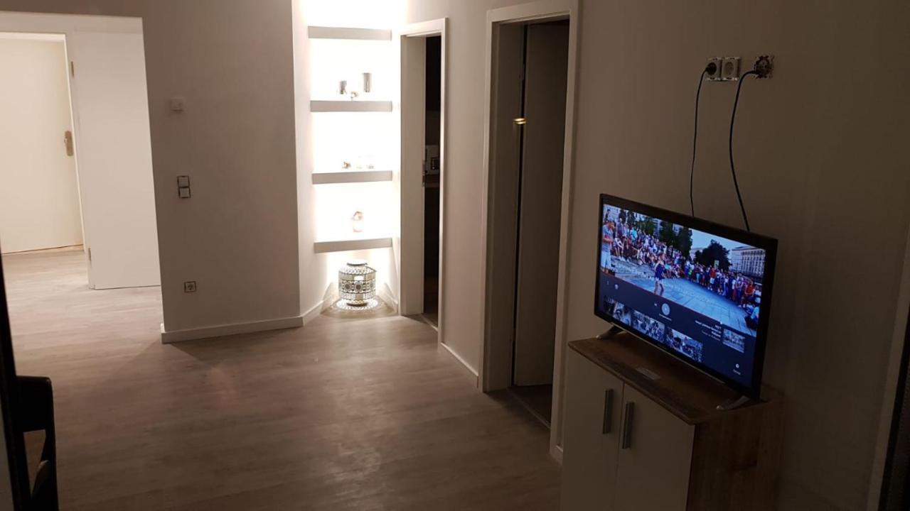 Ferienwohnung Mit Jacuzzi Naehe Flughafen Koeln Bonn Troisdorf Esterno foto