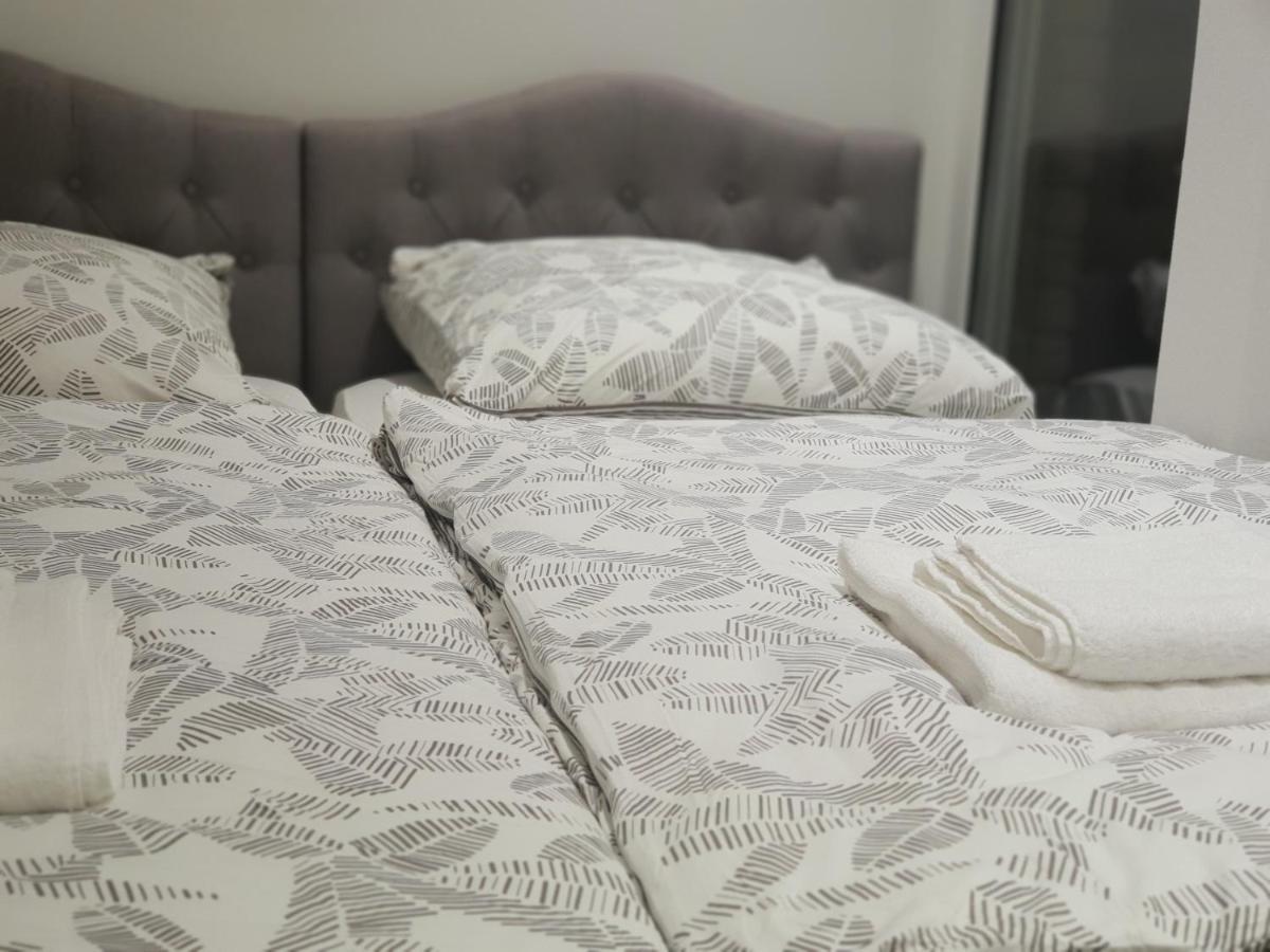 Ferienwohnung Mit Jacuzzi Naehe Flughafen Koeln Bonn Troisdorf Esterno foto