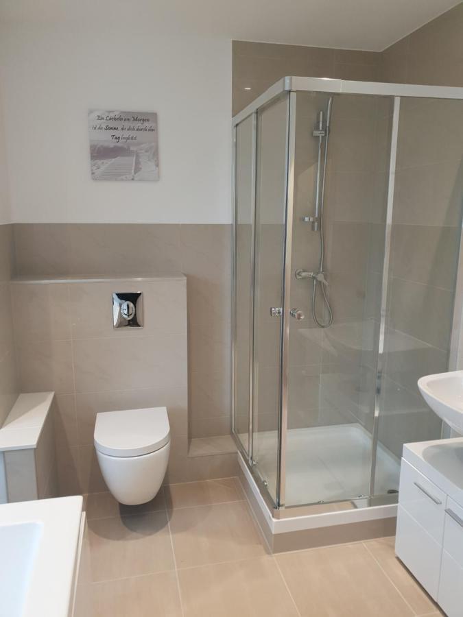 Ferienwohnung Mit Jacuzzi Naehe Flughafen Koeln Bonn Troisdorf Esterno foto