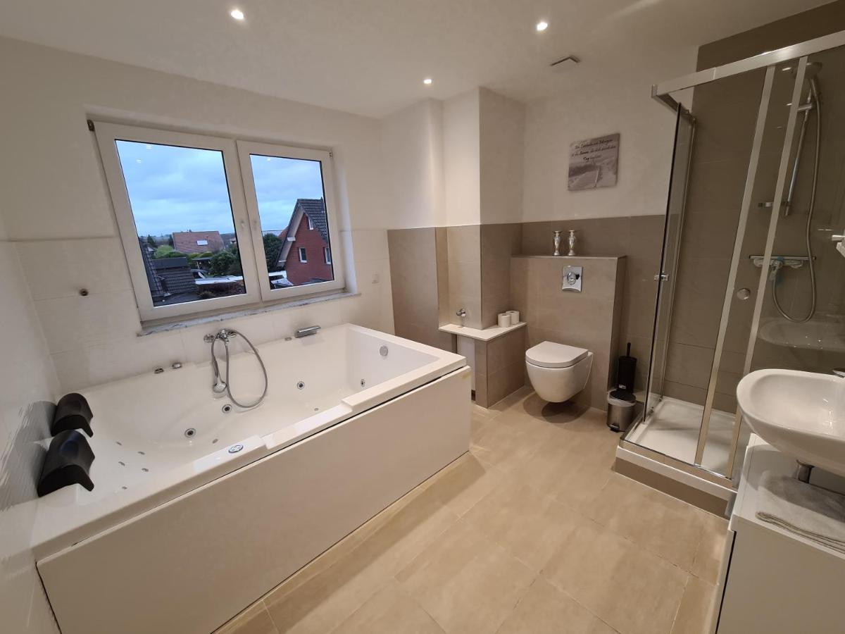 Ferienwohnung Mit Jacuzzi Naehe Flughafen Koeln Bonn Troisdorf Esterno foto